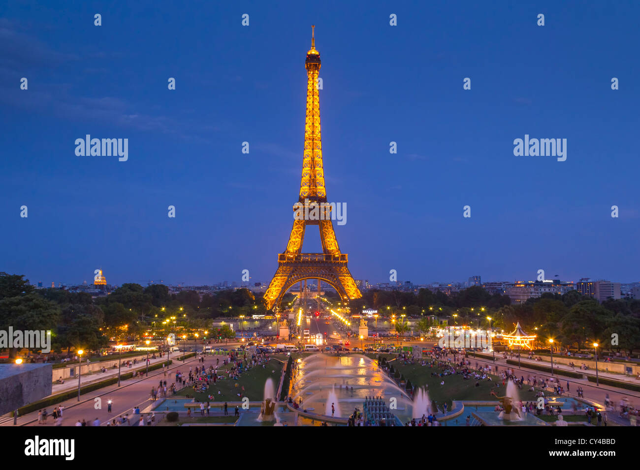 Eiffelturm in der Nacht, Paris Frankreich Stockfoto