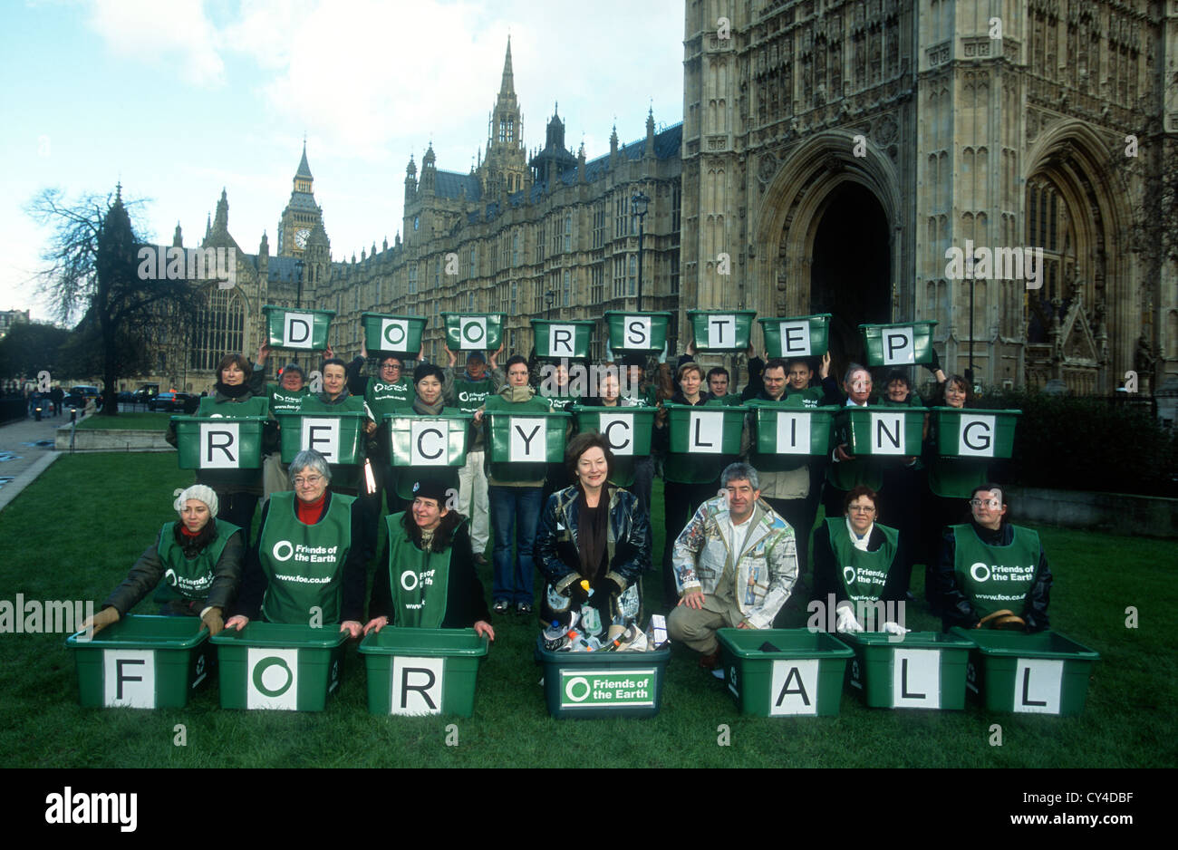 Freunde der Erde Lobby des Parlaments zur Unterstützung der Haustür recycling Rechnung, London, UK, 22. Januar 2003 Stockfoto