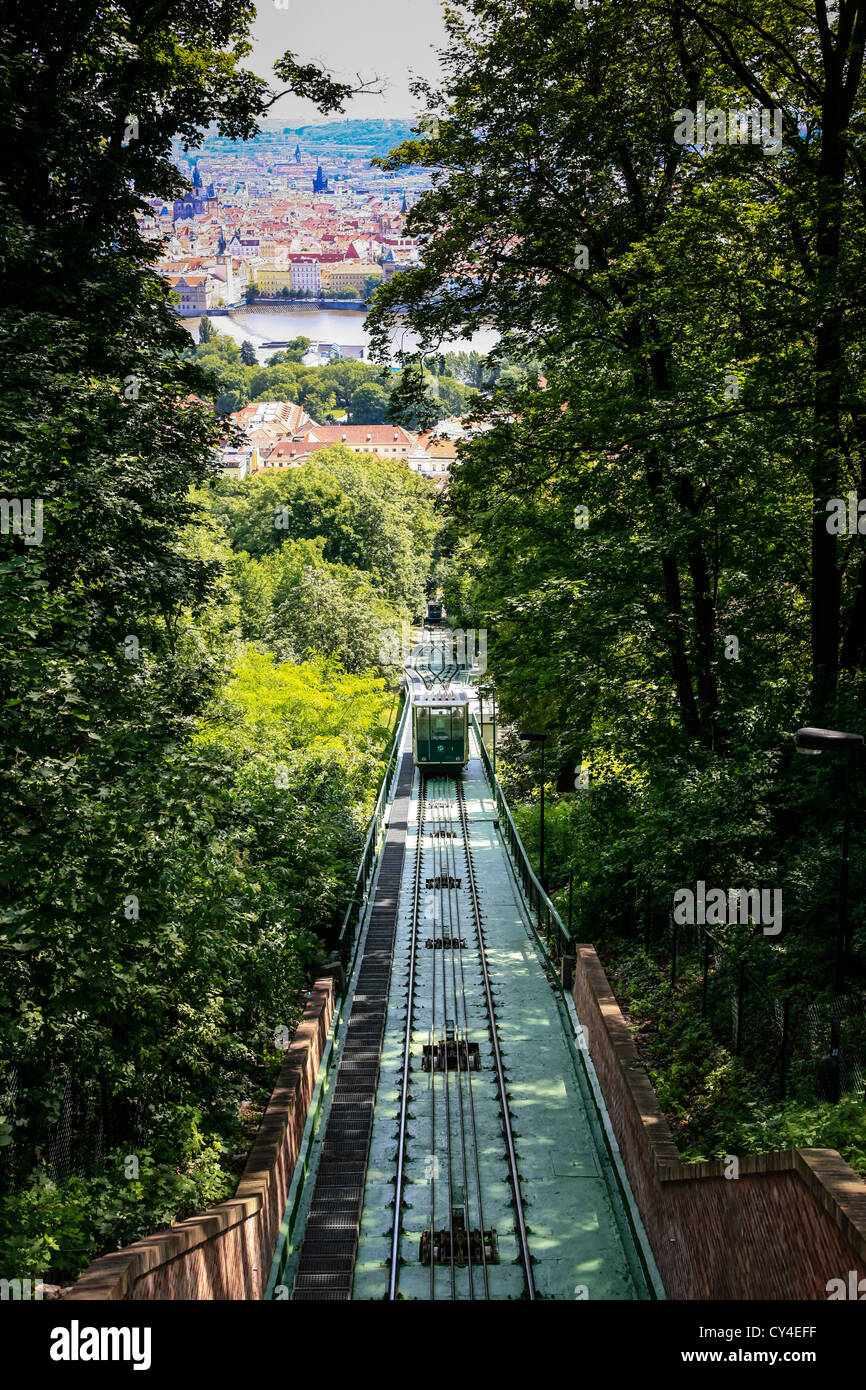 Das Lanovkova Standseilbahn Bahnhof steigen bis zu Petrin Park in Prag