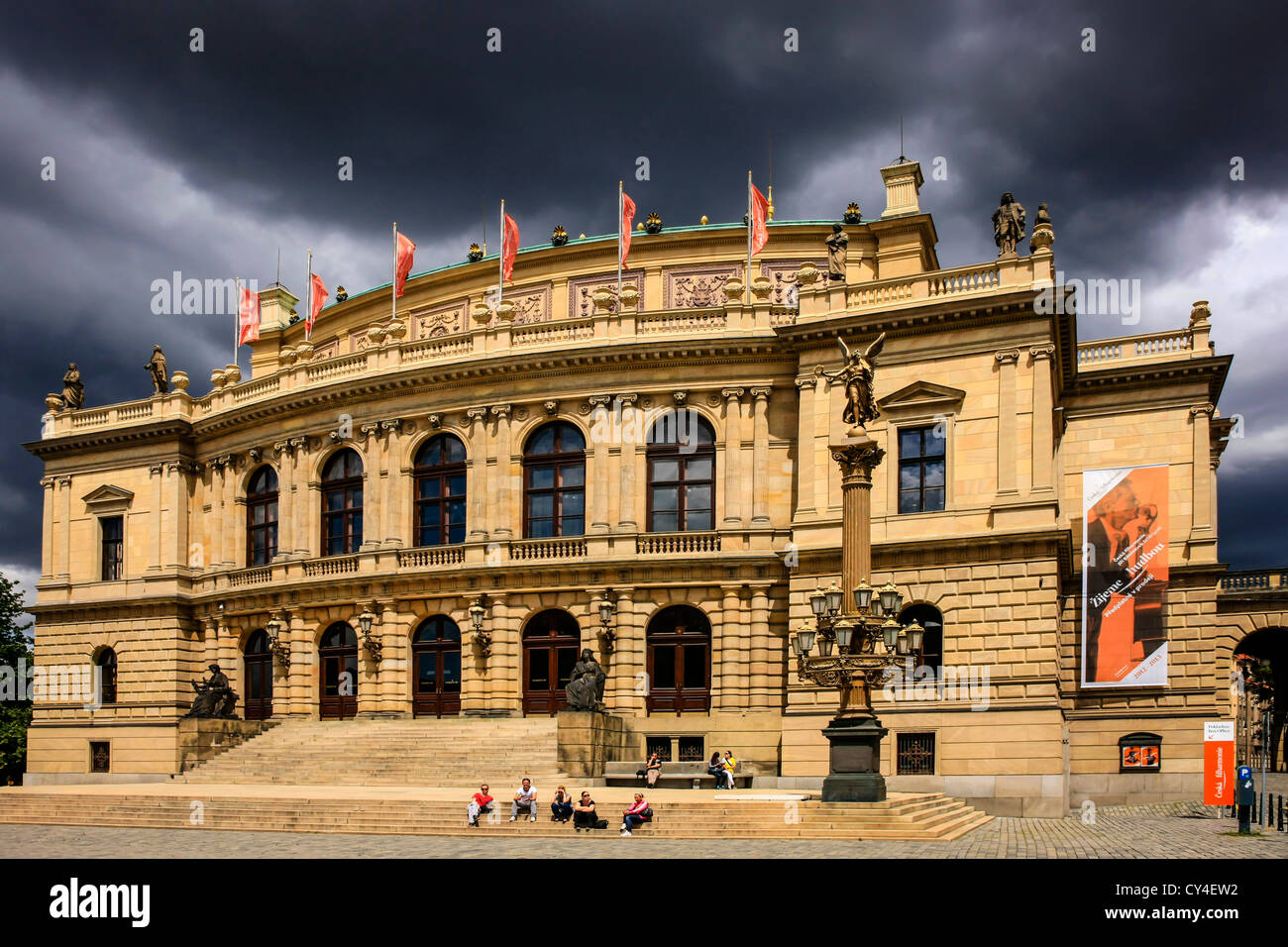 Das Rudolfinum Haus der Tschechischen Philharmonie in Prag Stockfoto