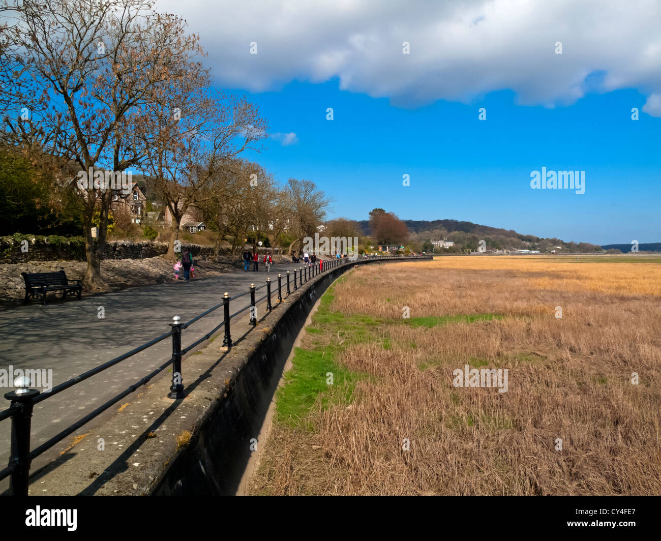 Die Promenade und Wattflächen Grange über Sand ein Badeort in der Region Süd Seen von Cumbria England UK Stockfoto