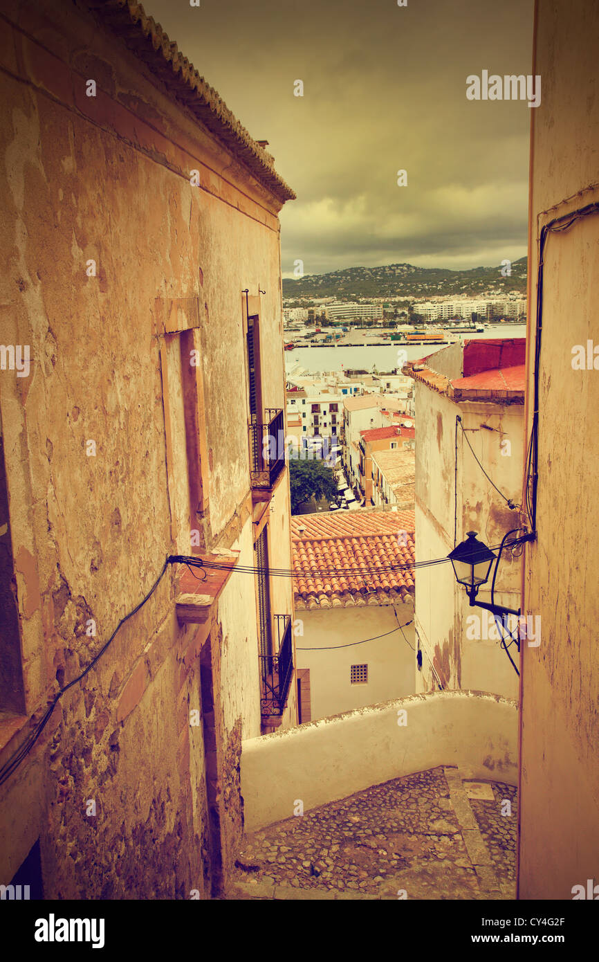 Retro Foto der alten Stadtarchitektur auf Ibiza - Ibiza, Spanien, Balearen Stockfoto