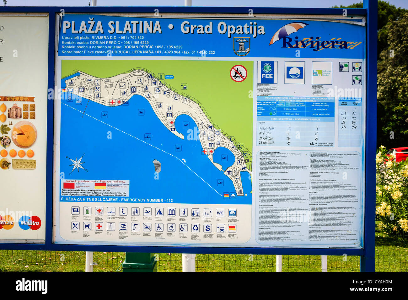 Strand-Hinweisschild bei Opatija an der kroatischen Riviera Stockfoto