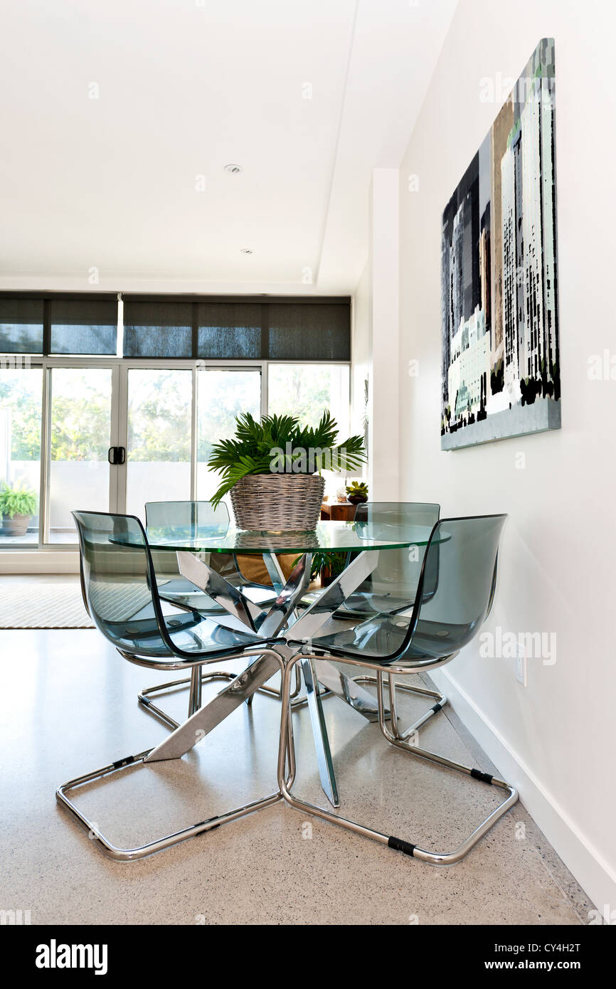 Esstisch und Stühle im Loft-Wohnung - Kunstwerk aus Fotograf portfolio Stockfoto