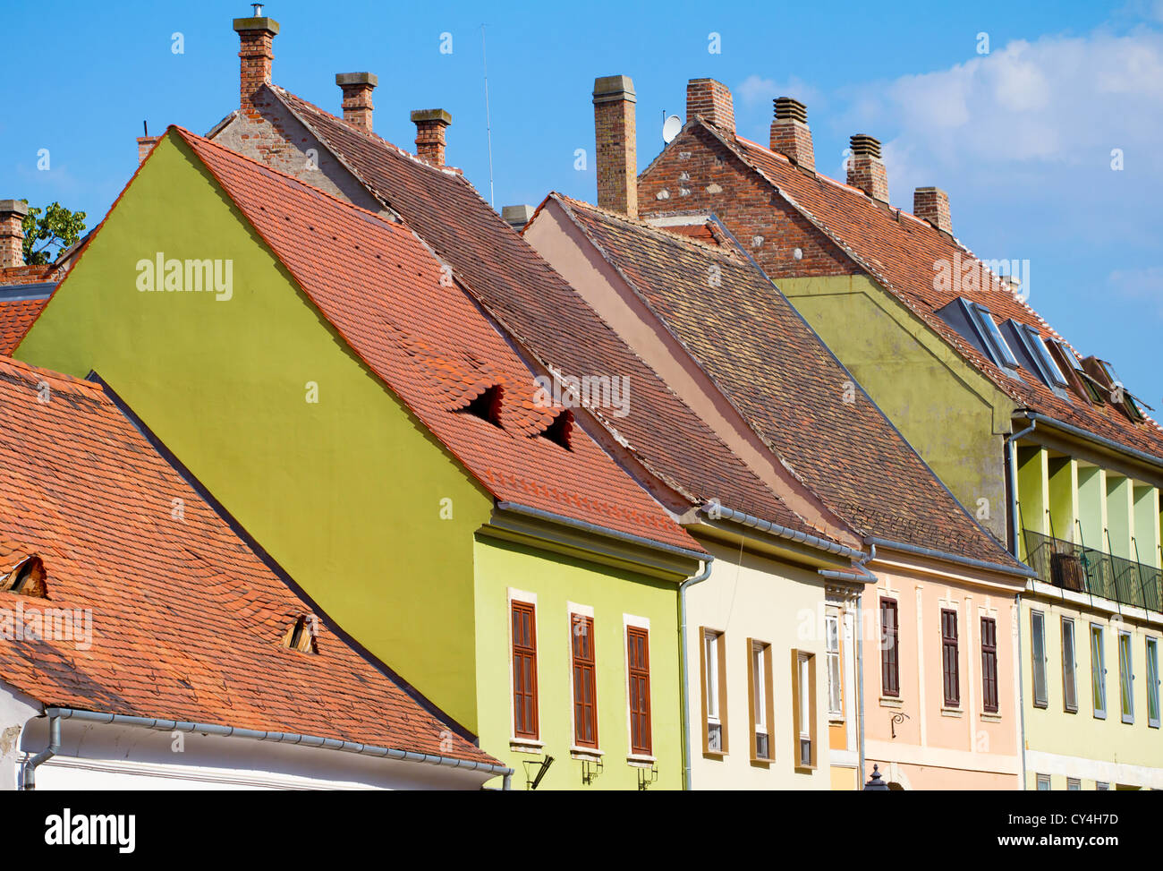 Rotem Ziegeldach der Budapester Altstadt Gebäude Stockfoto
