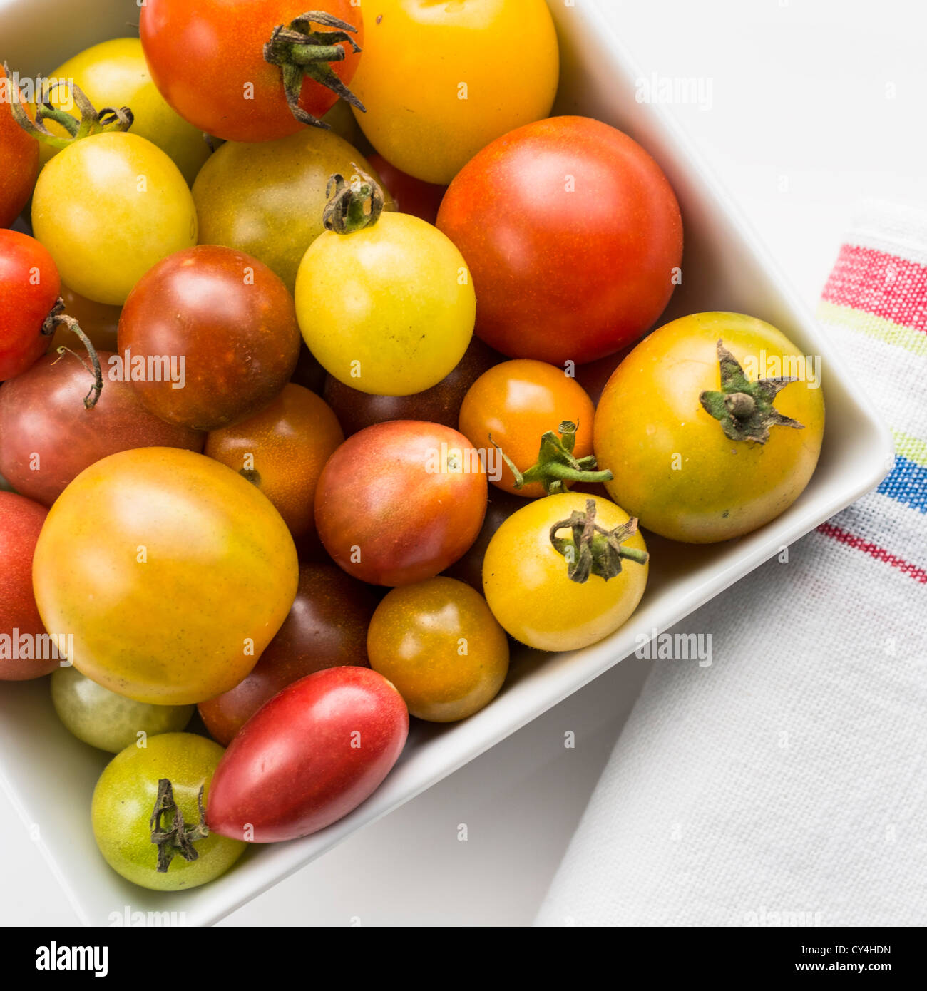 USA, New Jersey, Jersey City, Heirloom Tomaten in Platte, Studio gedreht Stockfoto
