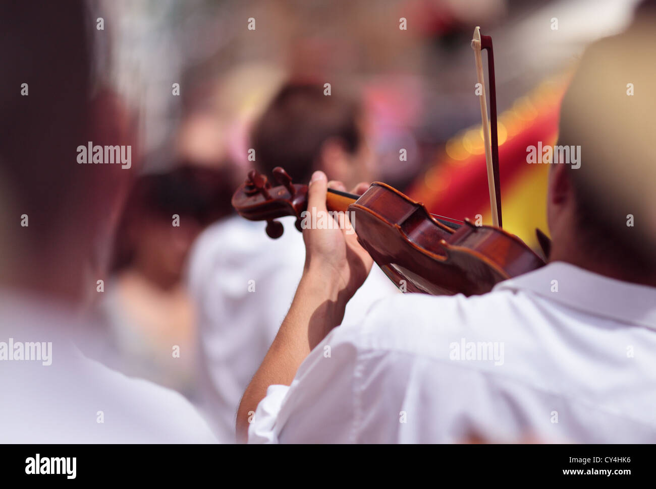 Musik auf der Straße an der Feria de Malaga, España Stockfoto