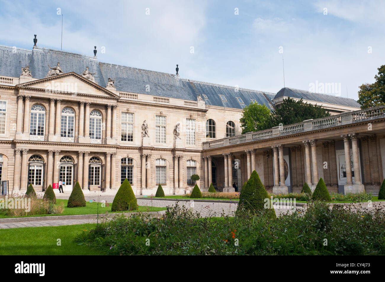 Der Hôtel de Béthune-Sully im Herzen des Marais, eines der schönsten Louis XIII-Gebäude in Paris Stockfoto