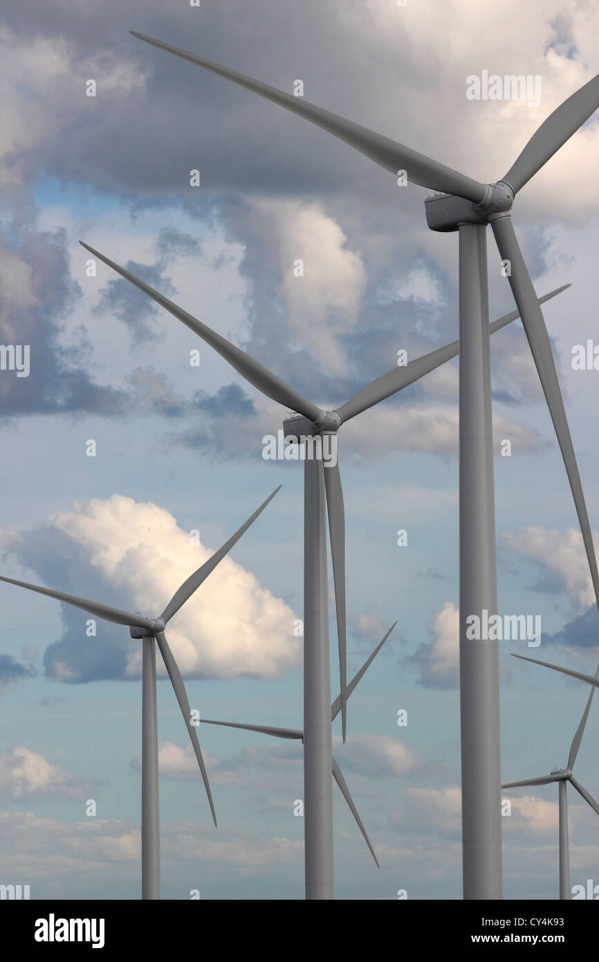 Windenergie Bauernhof Nova Scotia Kanada Amherst kanadischen Maritimes Wind Turbine grünen Strom Windmühlen Messer erzeugen Stockfoto
