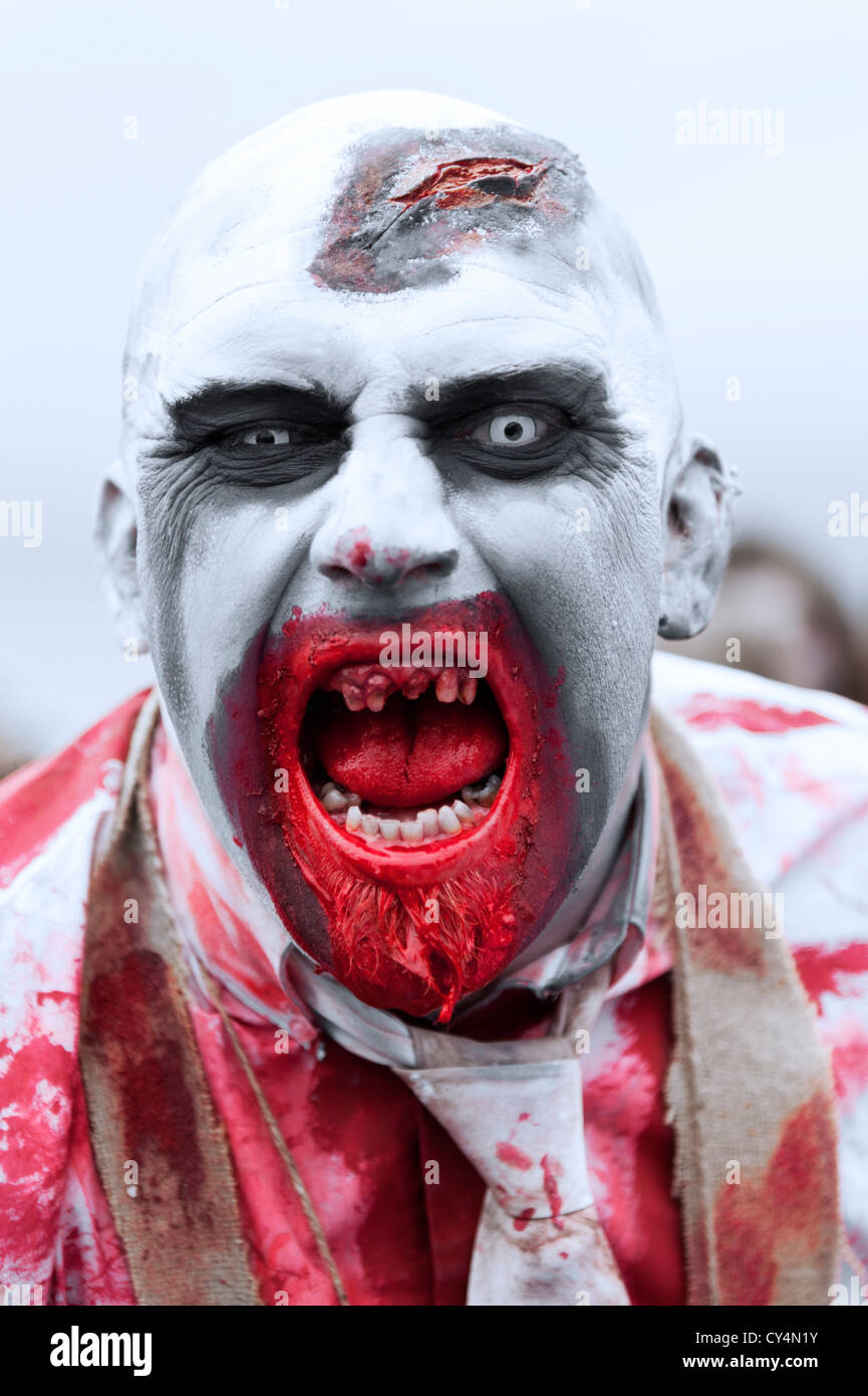 Zombie, die Teilnahme an der Brighton Zombie Parade 20. Oktober 2012 Stockfoto