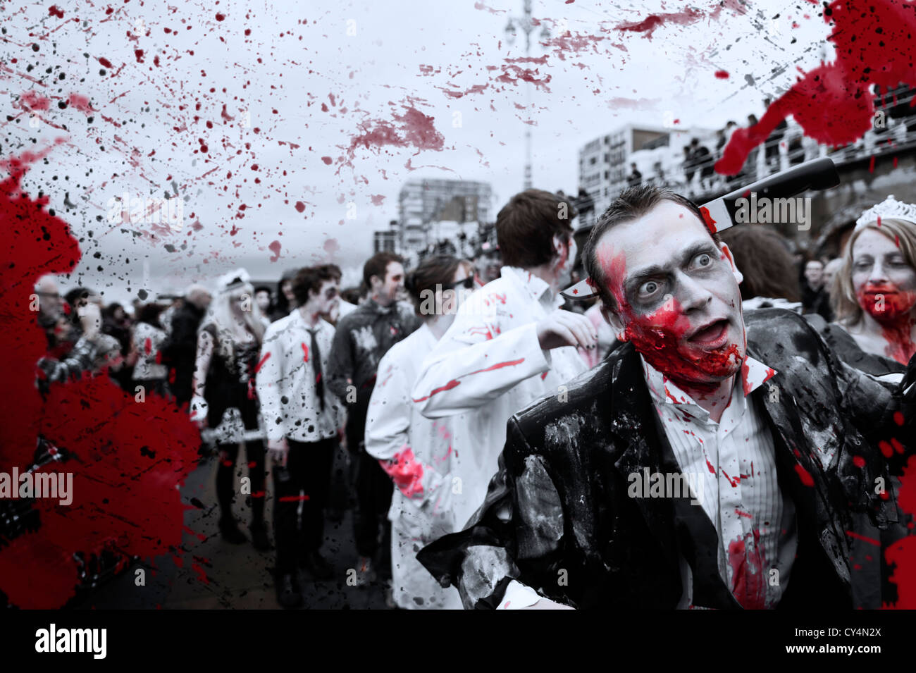 Zombies, die Teilnahme an der Brighton Zombie Parade 20. Oktober 2012 Stockfoto