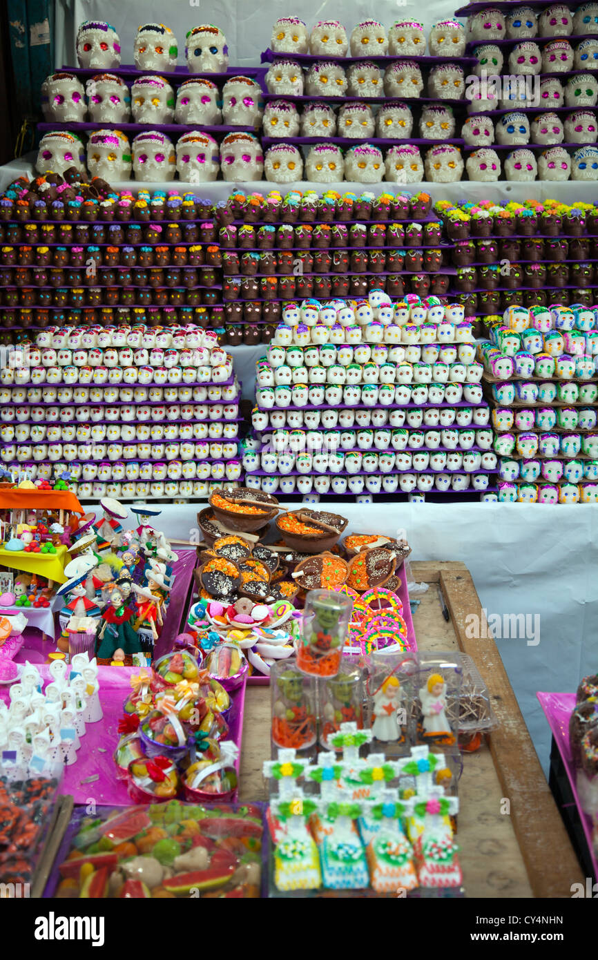 Süße Calaveras - Schädel - Dia de Los Muertos, auf Stand auf Jamaika Markt in Colonia Jamaika in Mexiko-Stadt zu feiern Stockfoto