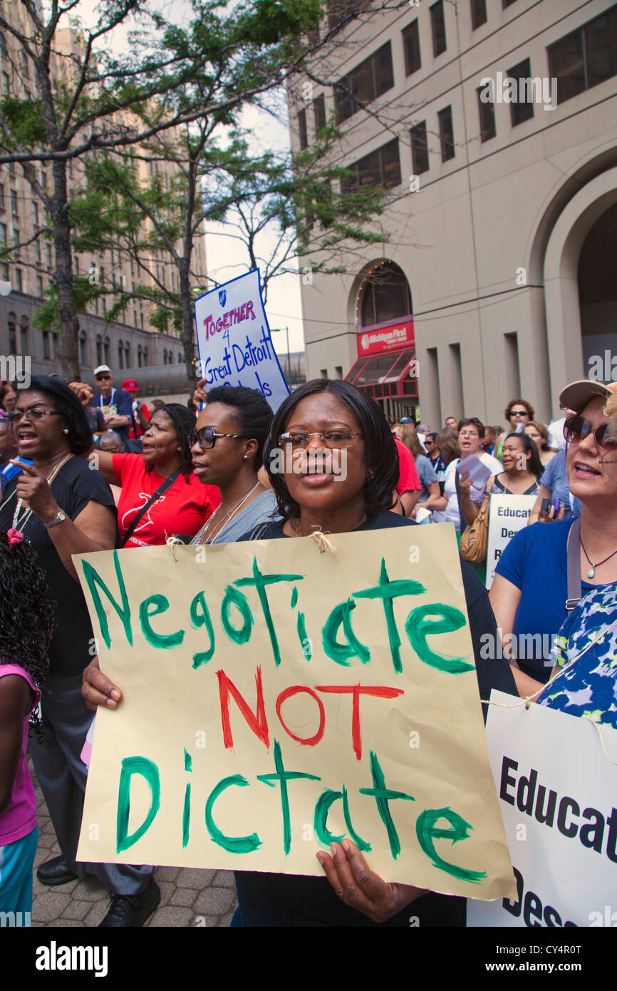 Mitglieder der American Federation of Teachers Kundgebung zur Unterstützung der Tarifverhandlungen in der Detroit Public Schools. Stockfoto