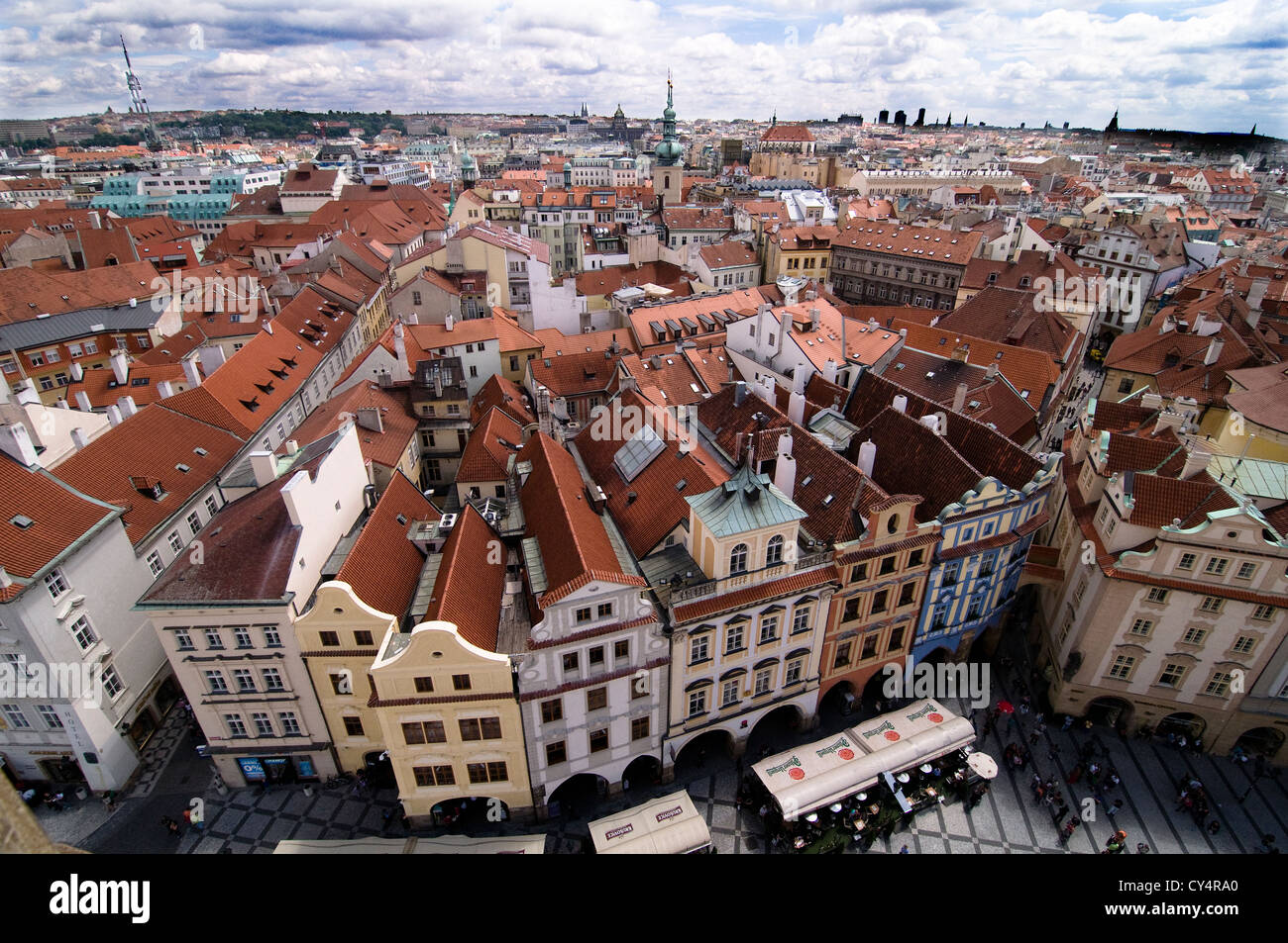 Blick auf die roten Dächer der alten Stadtplatz Stare Mesto, Prag. Stockfoto