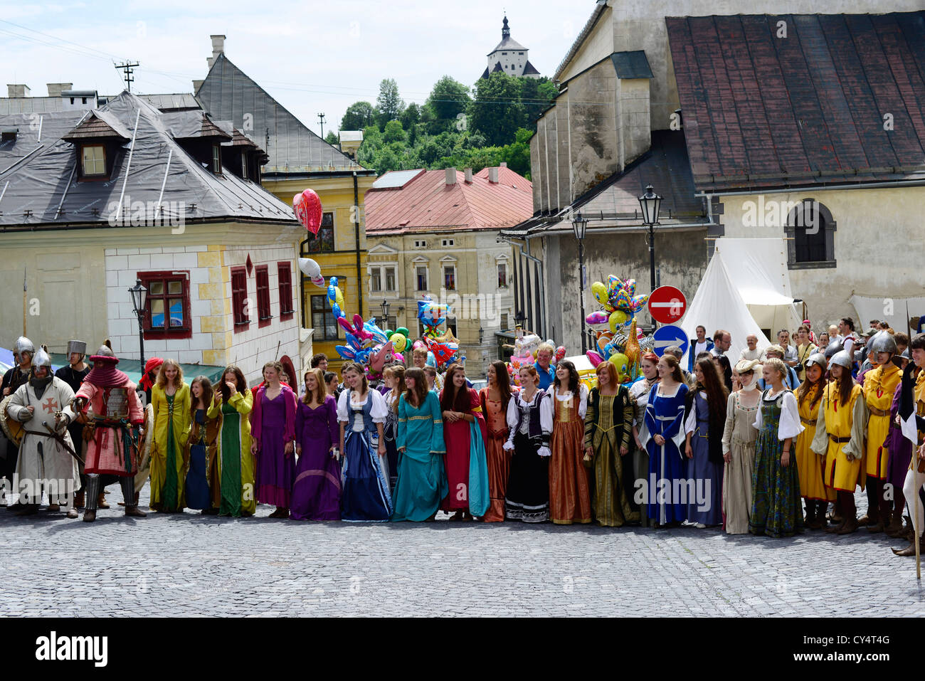 Ein buntes Mittelalterfest in Banska Stiavnica in der Slowakei. Stockfoto