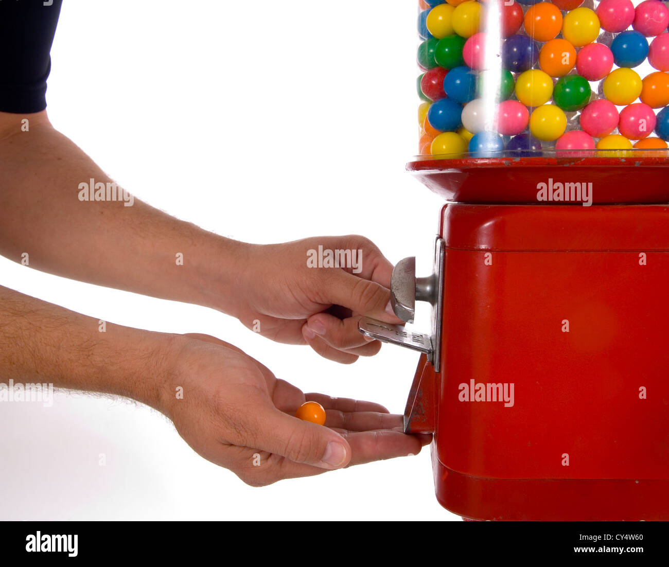 alte, Vintage, Antik Gumball Maschine mit Händen des Beschenkten gum Stockfoto