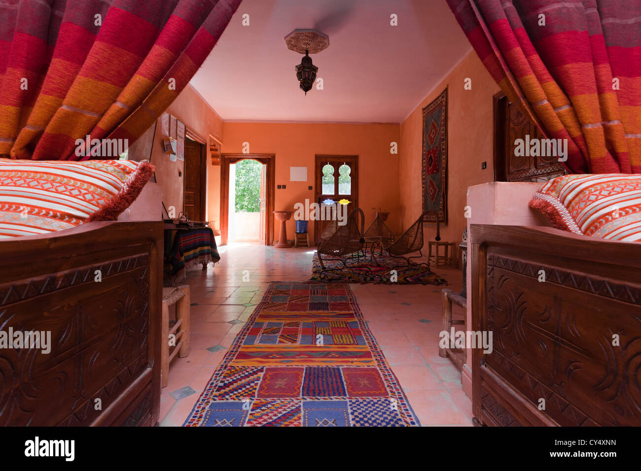 Gemeinschaftsraum im Riad Oussagou in Imlil im Atlas-Gebirge in Marokko. Stockfoto