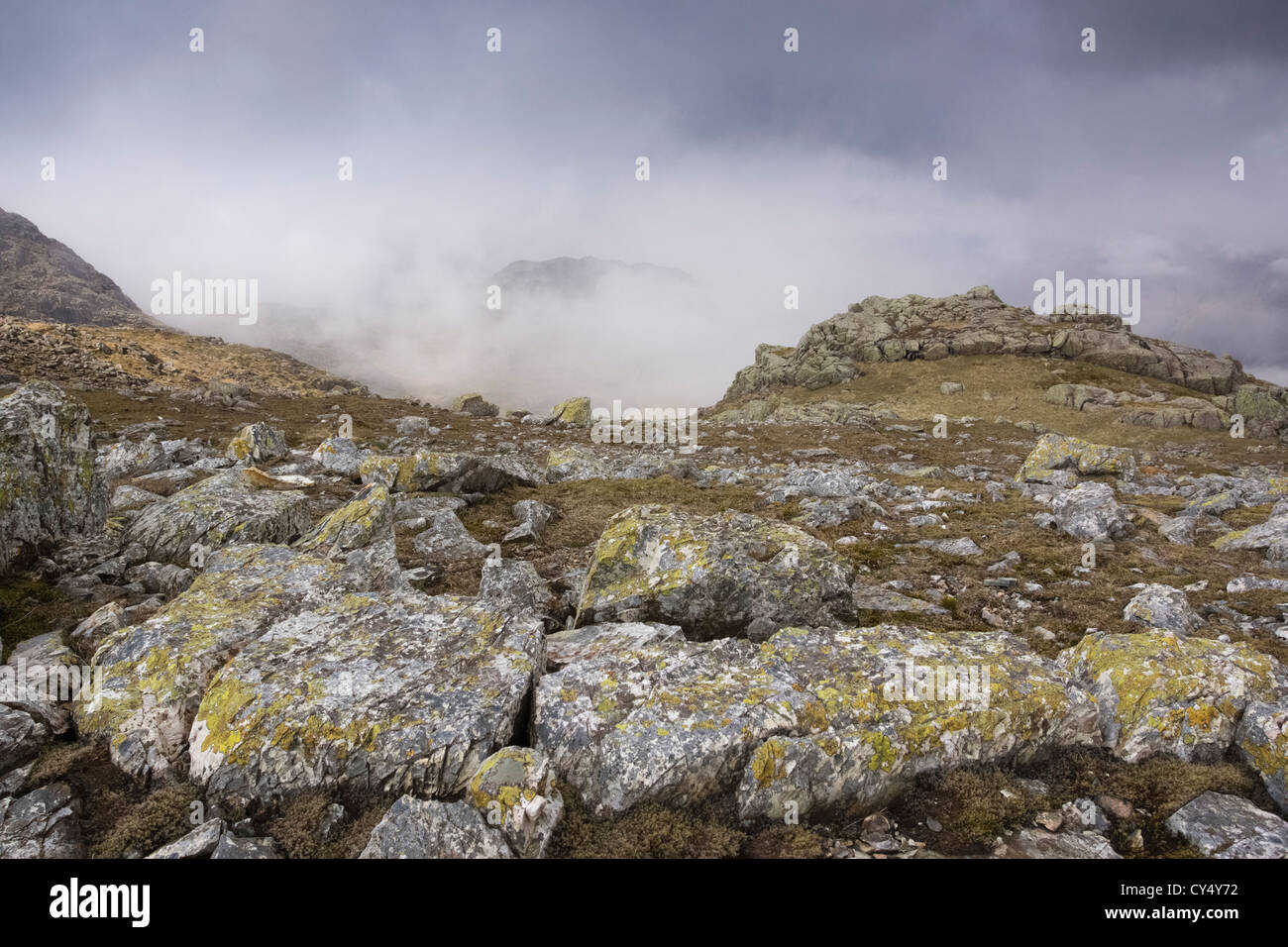Blick auf Runde wie unterhalb des Gipfels des großen Ende im Lake District. Stockfoto