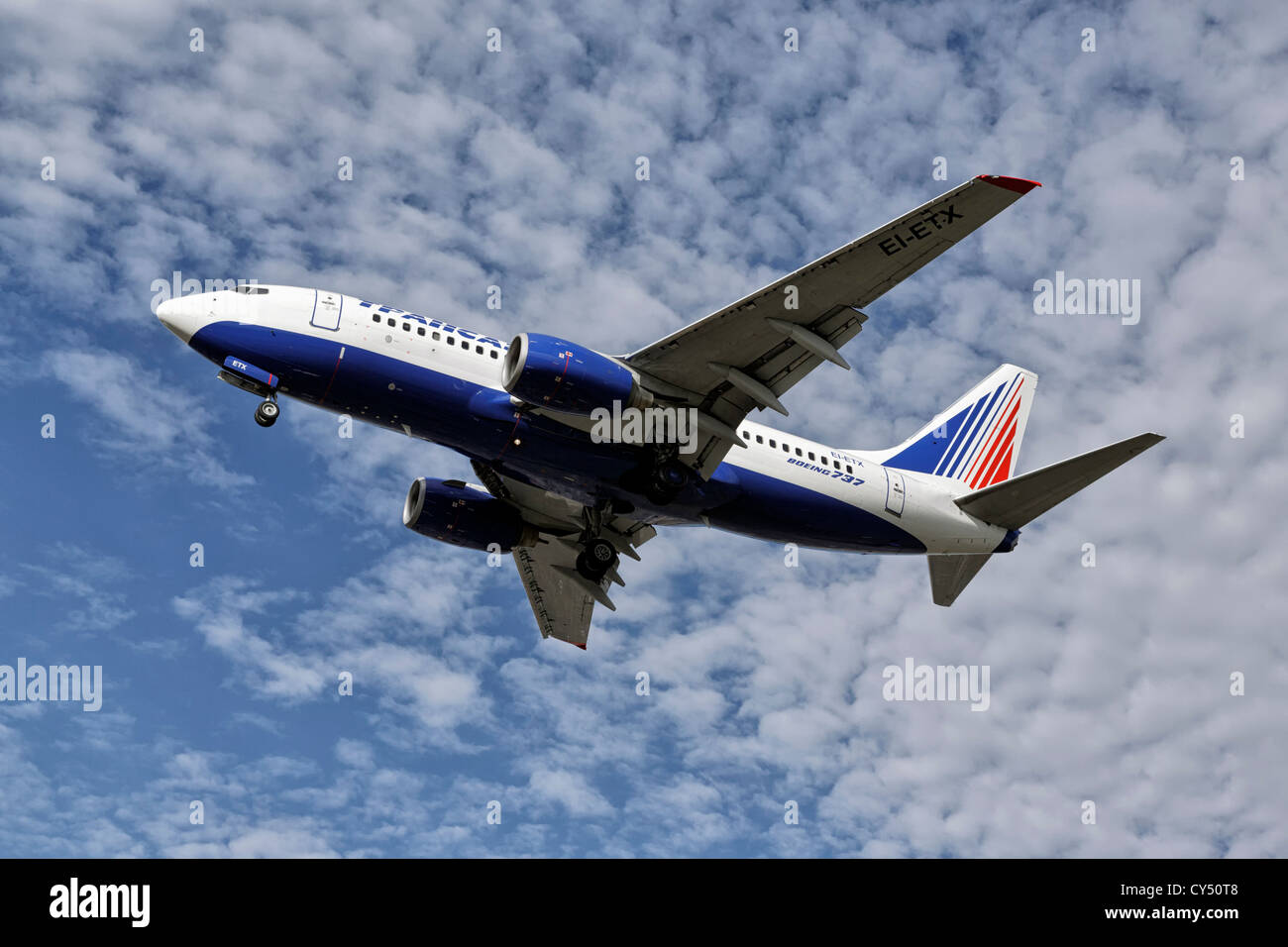 Eine Boeing 737 der Transaero Airlines im Endanflug Stockfoto