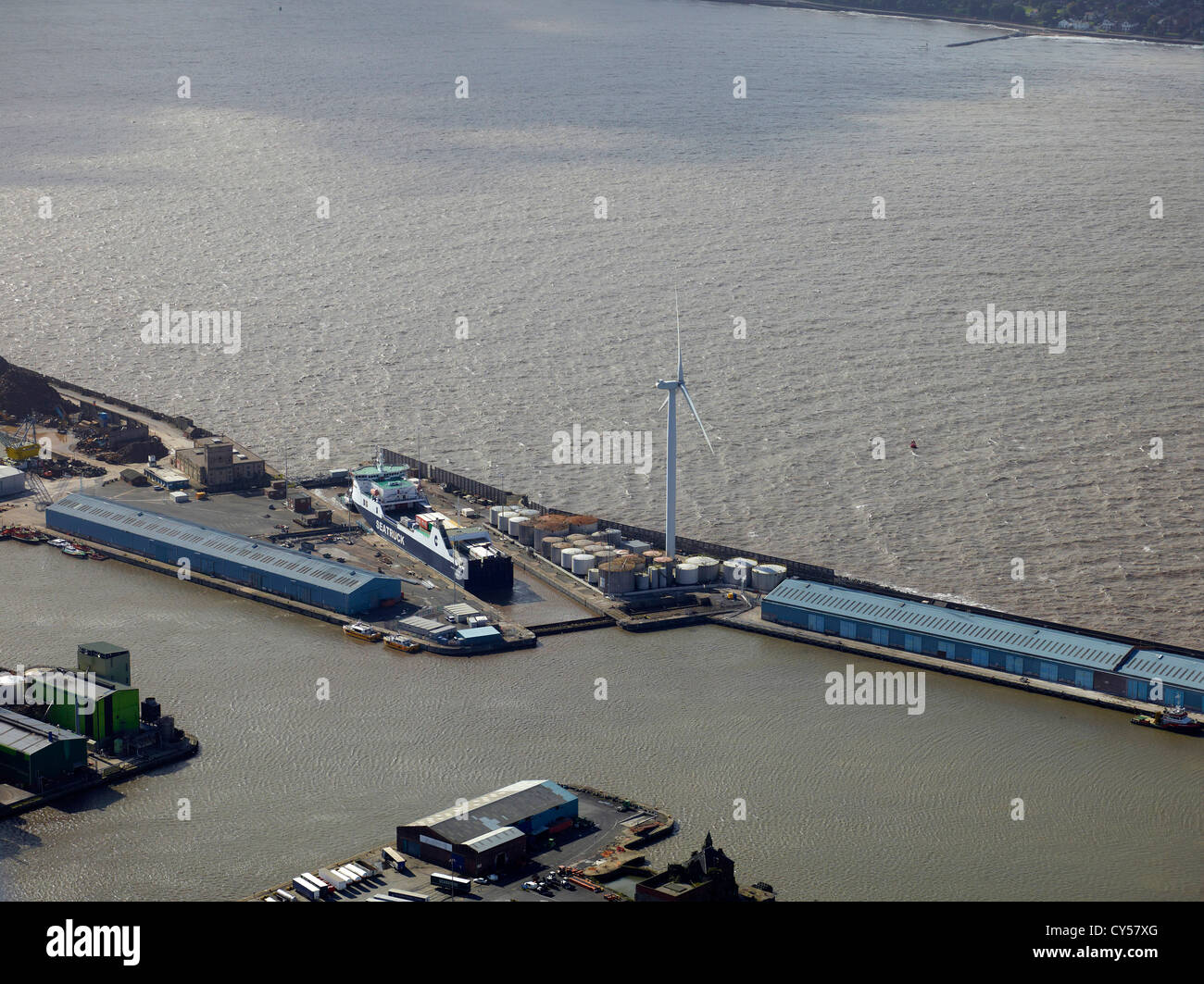 Windkraftanlage bei Liverpool Docks, Merseyside, North West England, UK Stockfoto