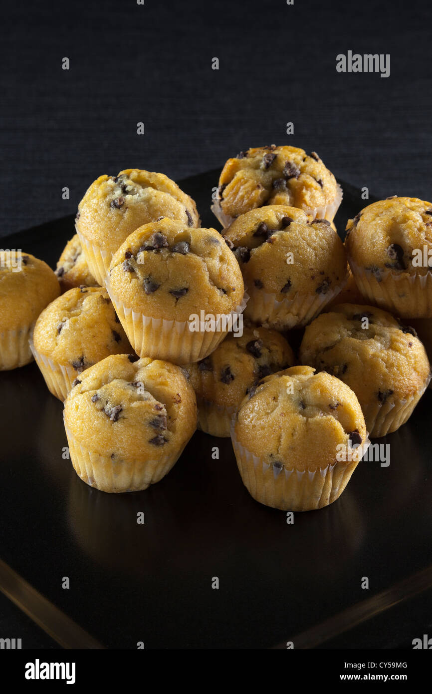 Muffins mit Schokoladenstückchen Stockfoto