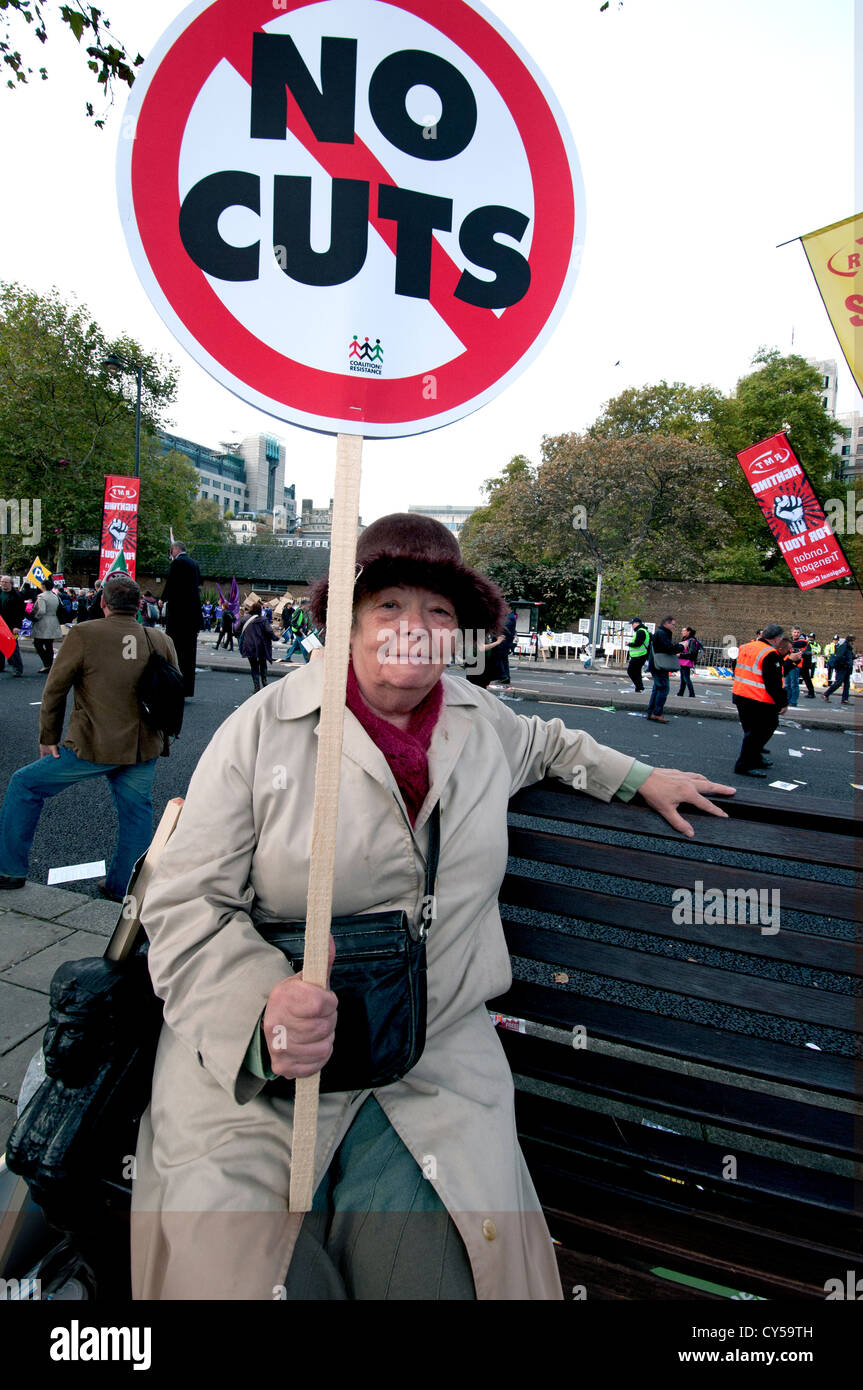 Gegen Sparpolitik und Anti Kürzungen Protest organisiert von der TUC marschierten durch die Londoner Okt 2012 Stockfoto