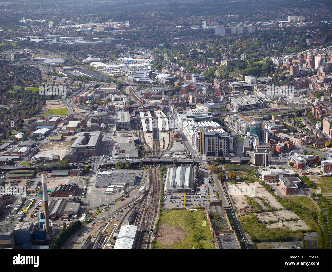 Luftaufnahme von Nottingham Stadtzentrum, East Midlands, England, UK, zeigt den Bahnhof Stockfoto