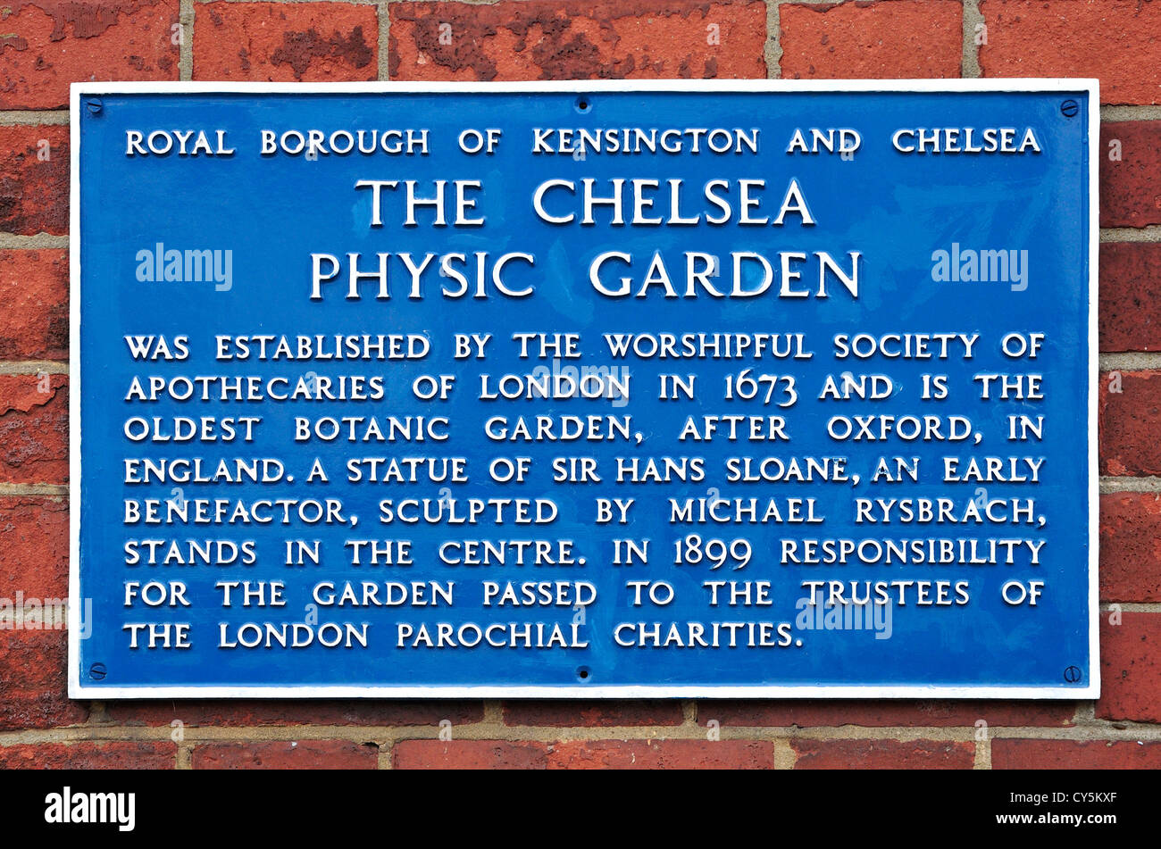 London, England, Vereinigtes Königreich. Chelsea Physic Garden in Swan Walk - Gedenktafel an der Außenwand Stockfoto