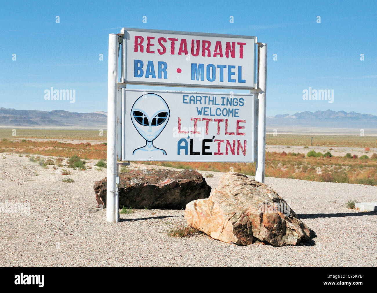 Der 'Kleine Ale 'Inn' (Alien - es bekommen?) Cafe in Rachel, Nevada, in der Nähe von 'Area 51'. Bitte parken Sie Ihr Raumschiff zurück. Stockfoto