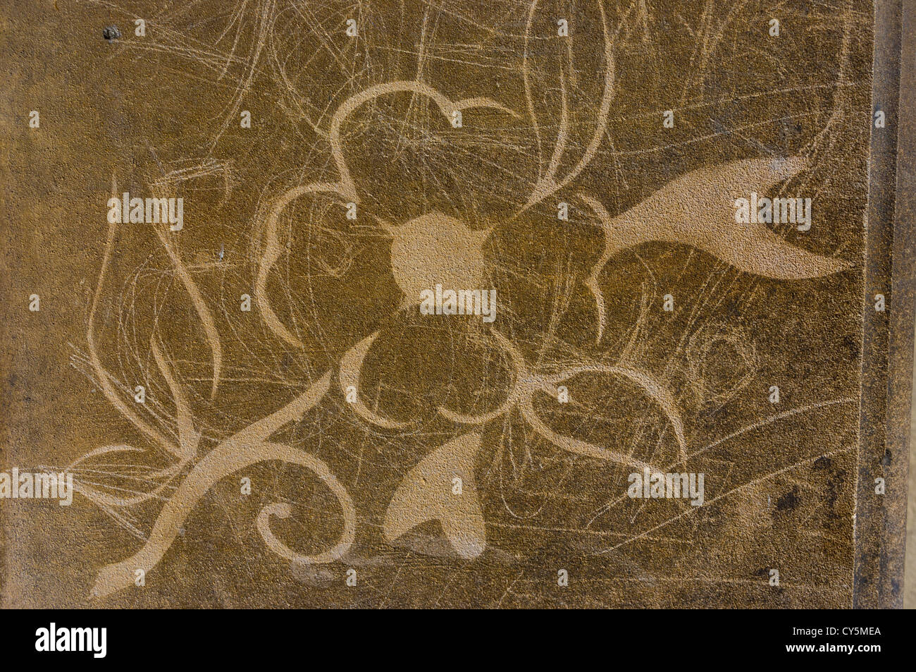 "Durchhalten für einen Helden" street-Art an den Wänden des ehemaligen Polizei Hauptbahnhof, Nelson Street, Bristol, UK. Stockfoto