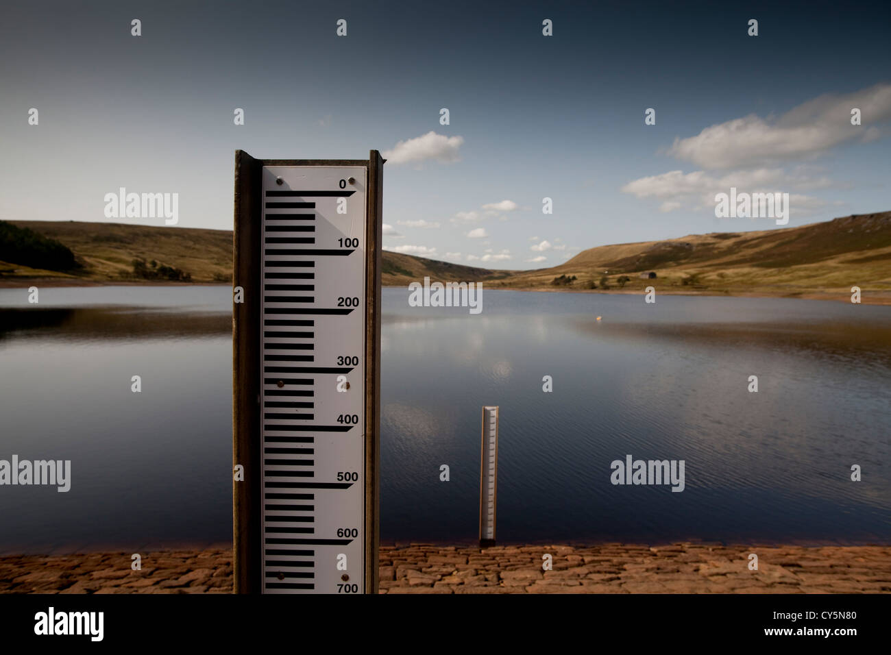 Widdop Reservoir in der südlichen Pennines, West Yorkshire eine von sechs Stauseen auf der Wasserscheide zwischen Yorkshire und Lancashire Stockfoto