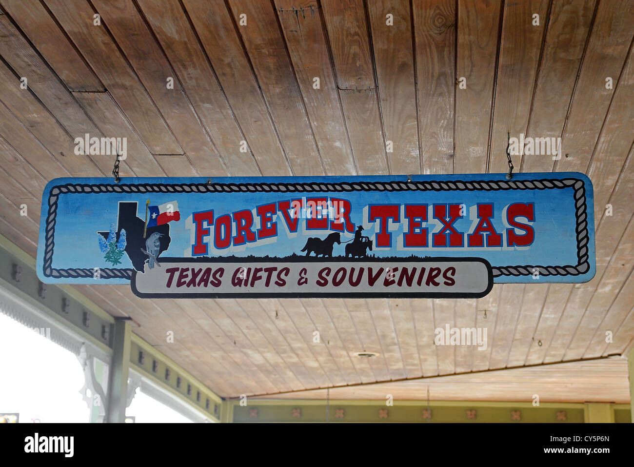 Zeichen für ein Geschäft in der Innenstadt von Fredericksburg, Texas Stockfoto