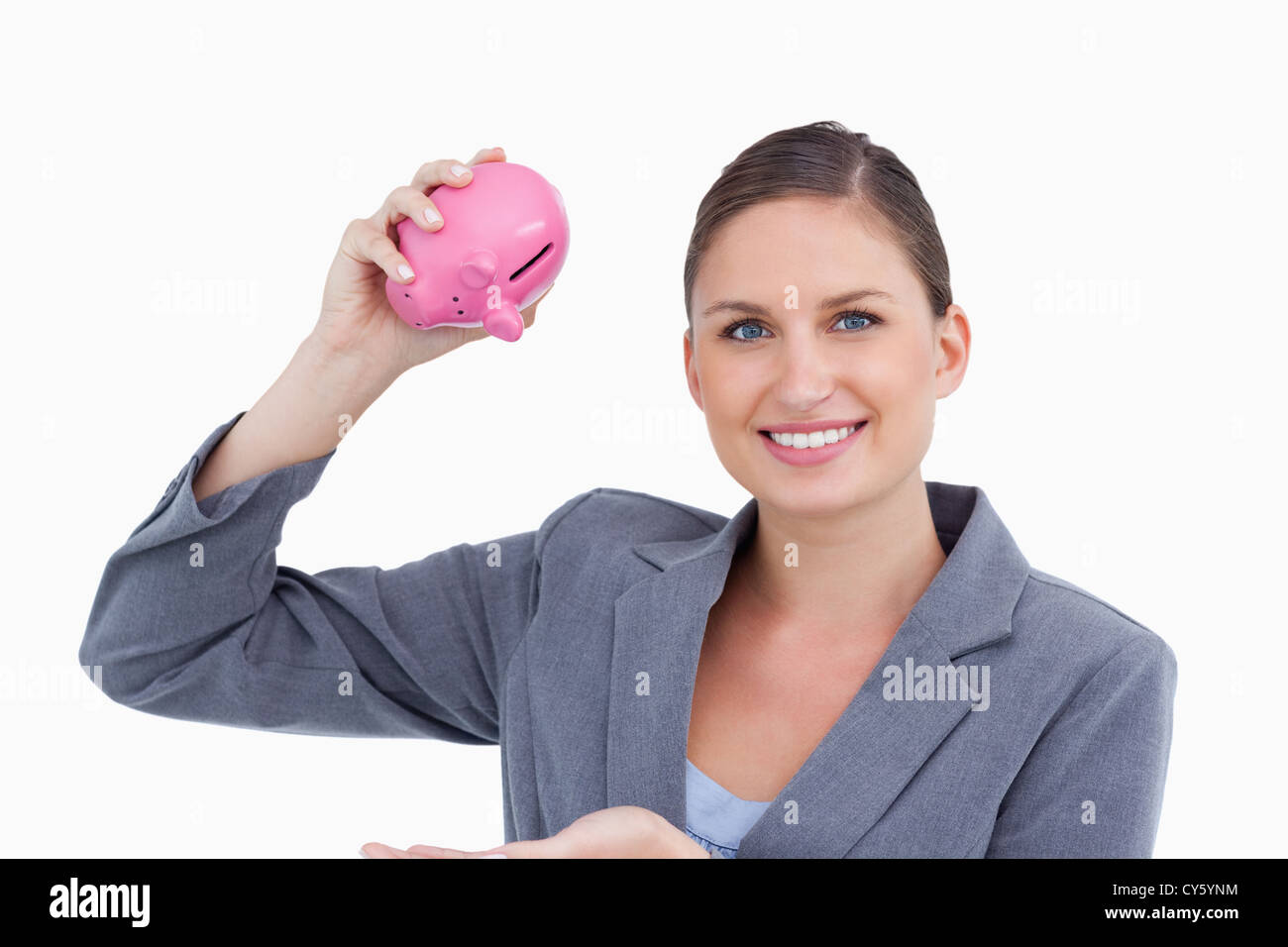 Banklehre bei der Sparschwein in der Hand lächelnd Stockfoto