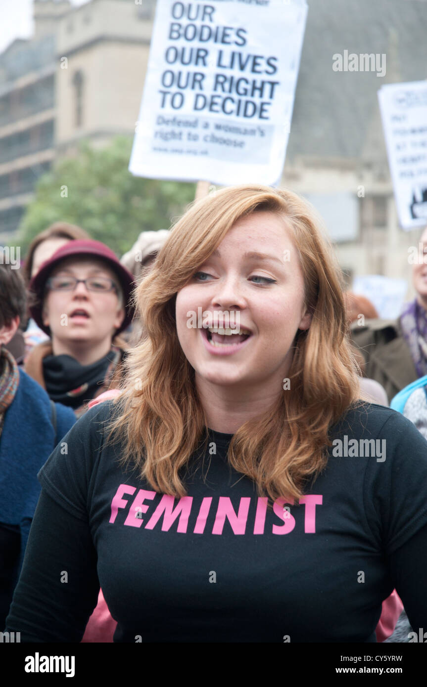 Lobby des Parlaments durch UK Feminista. Eine Frau trägt eine t-Shirt sagt Feministin Stockfoto