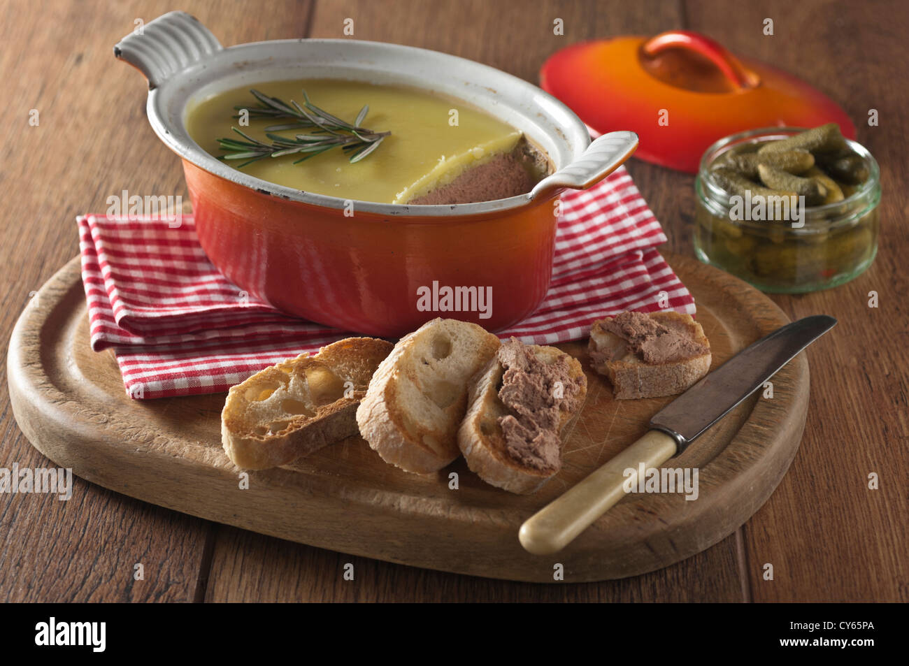 Leber kochen -Fotos und -Bildmaterial in hoher Auflösung – Alamy