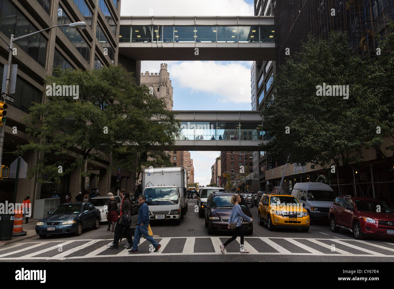 Hunter College Fußgängerbrücken, Lexington Avenue, Manhattan, New York City, USA Stockfoto