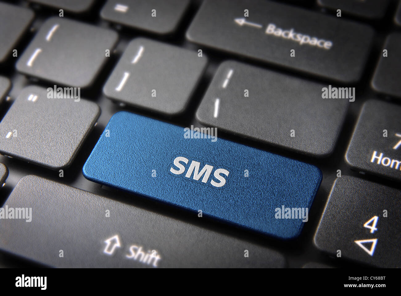 Social-Media-Taste mit SMS-Text auf Laptop-Tastatur. Im Preis inbegriffen Clipping-Pfad, so dass Sie leicht bearbeitet werden kann. Stockfoto