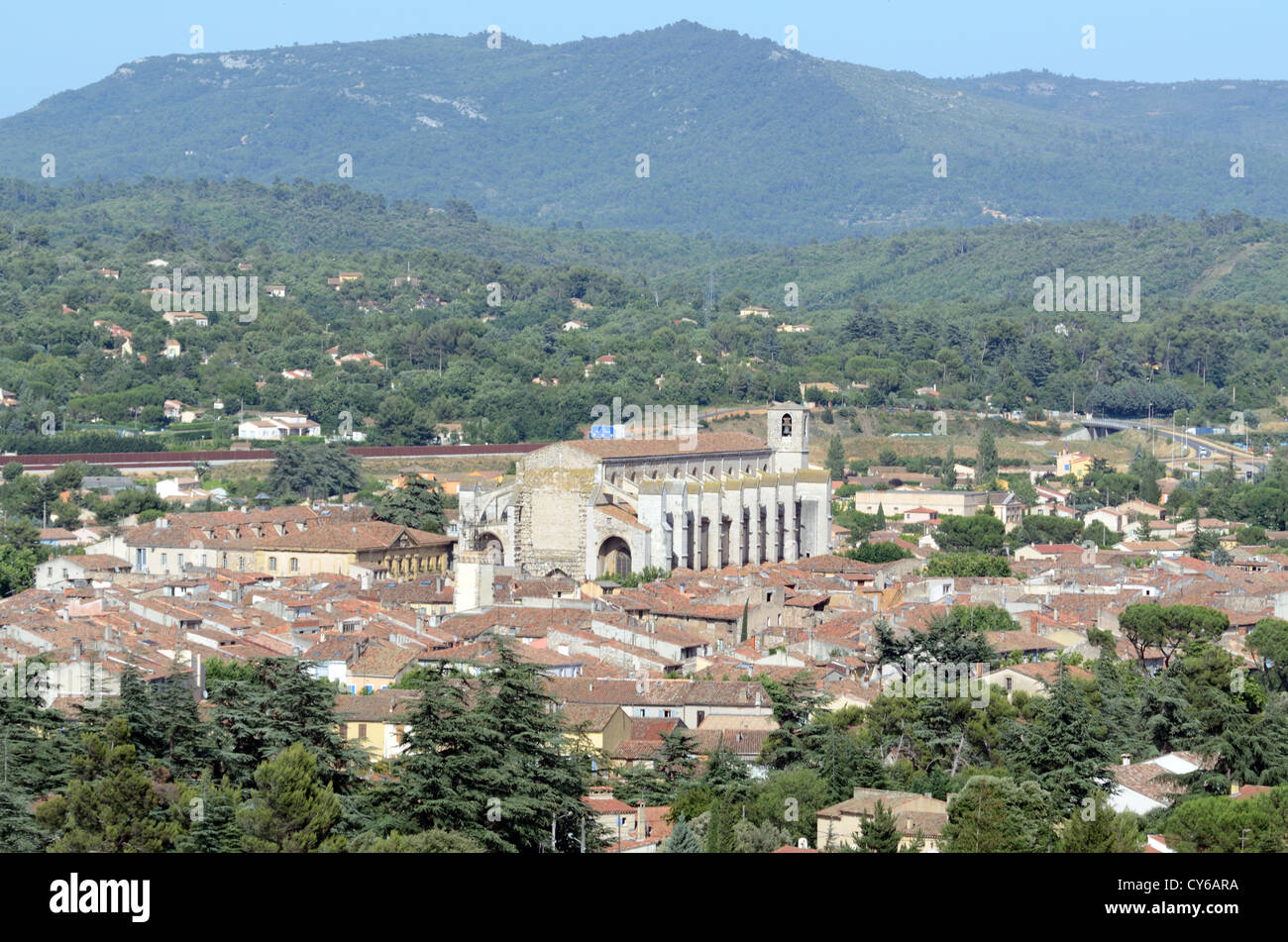 Panoramablick auf die Basilika oder die Kirche der Maria Magdalena Saint-Maximin-la-Sainte-Baume Var Provence Frankreich Stockfoto