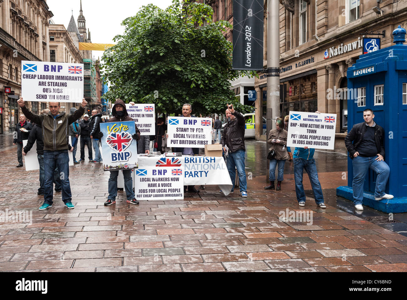 BNP-Unterstützer im Stadtzentrum von Glasgow. Stockfoto