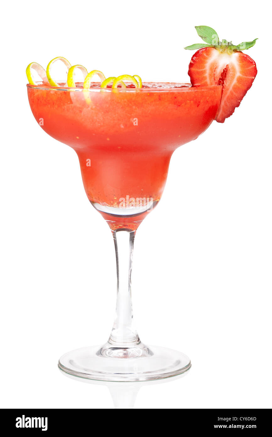 Frozen Strawberry Daiquiri Alkohol cocktail. Isoliert auf weißem Hintergrund Stockfoto