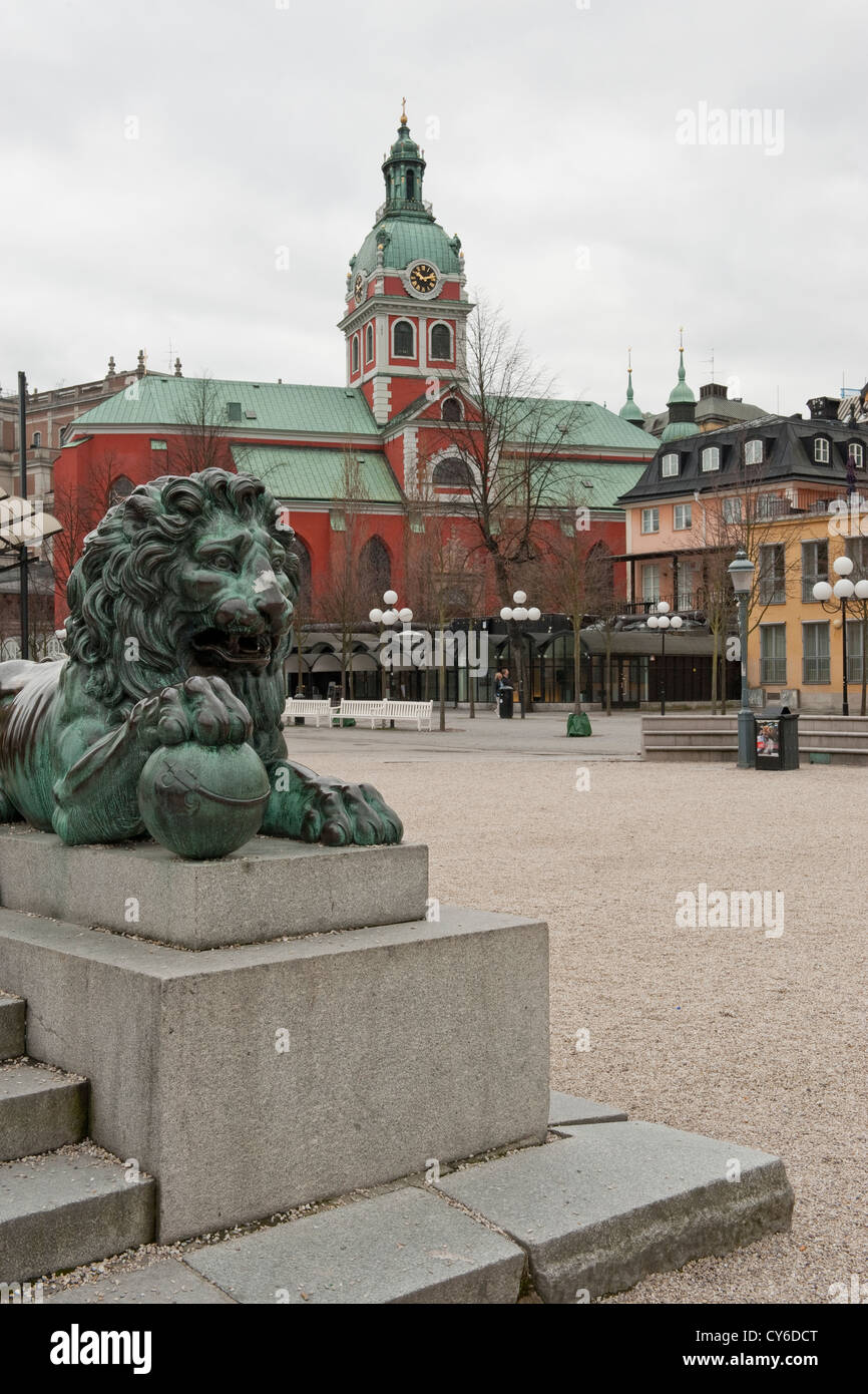 Löwe Skulptur in Kungstradgarden (Kings Garden)-Platz im Zentrum von Stockholm Stockfoto