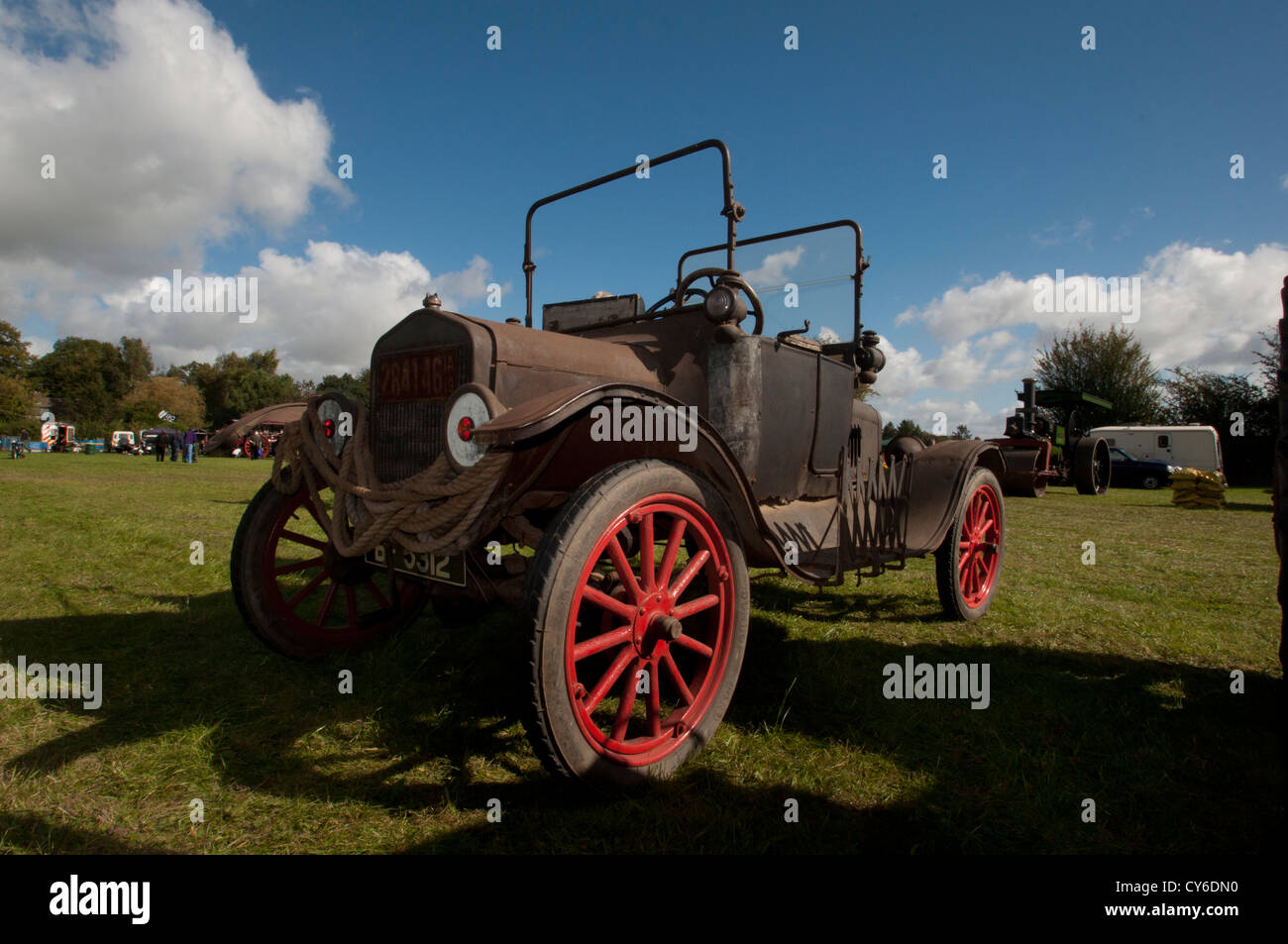 Laurel und Hardy "Ford Model T, die zwei Lenkräder hat nach entgegengesetzten Richtungen Stockfoto