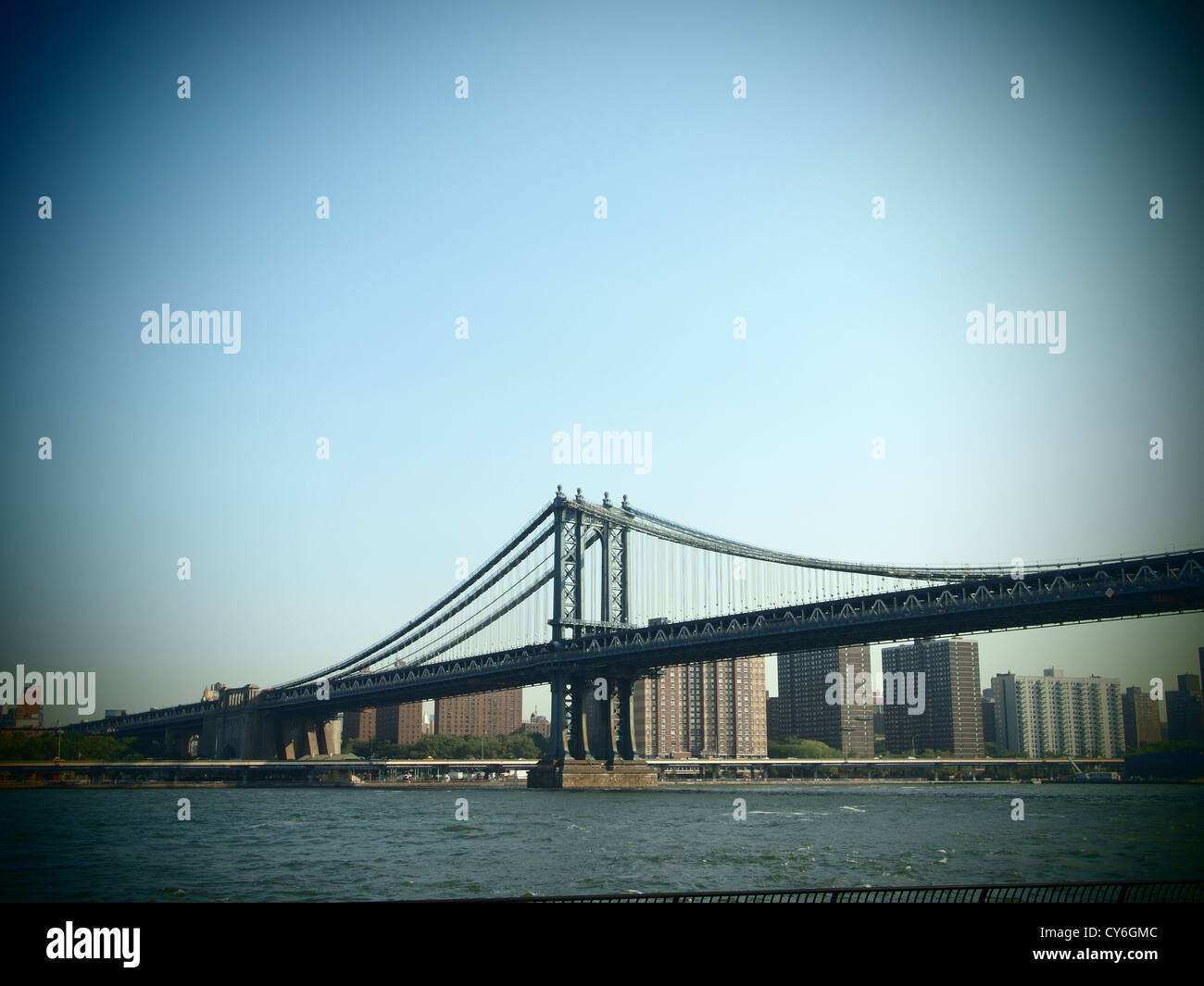 Manhatten von der Brooklyn Bridge Stockfoto
