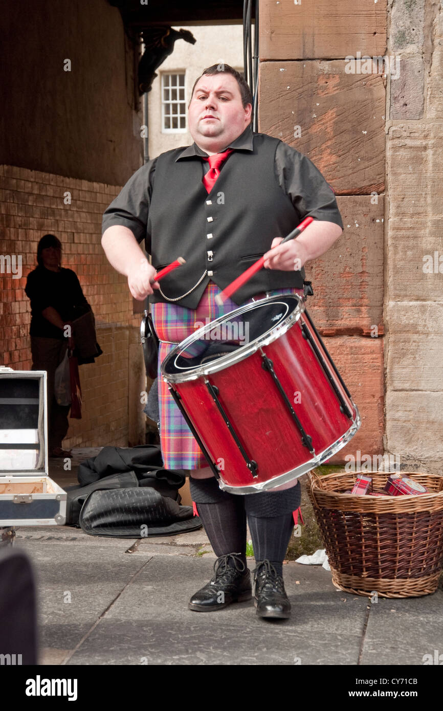 Schottische Drummer auf der Royal Mile Straße im historischen Zentrum von Edinburgh Stockfoto