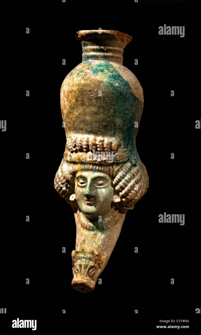 Trinkhorn mit weiblichen Kopf spät Parthian frühen Sasanian 3. Jahrhundert n. Chr. Mesopotamien Keramik 38 cm mesopotamischen Stockfoto