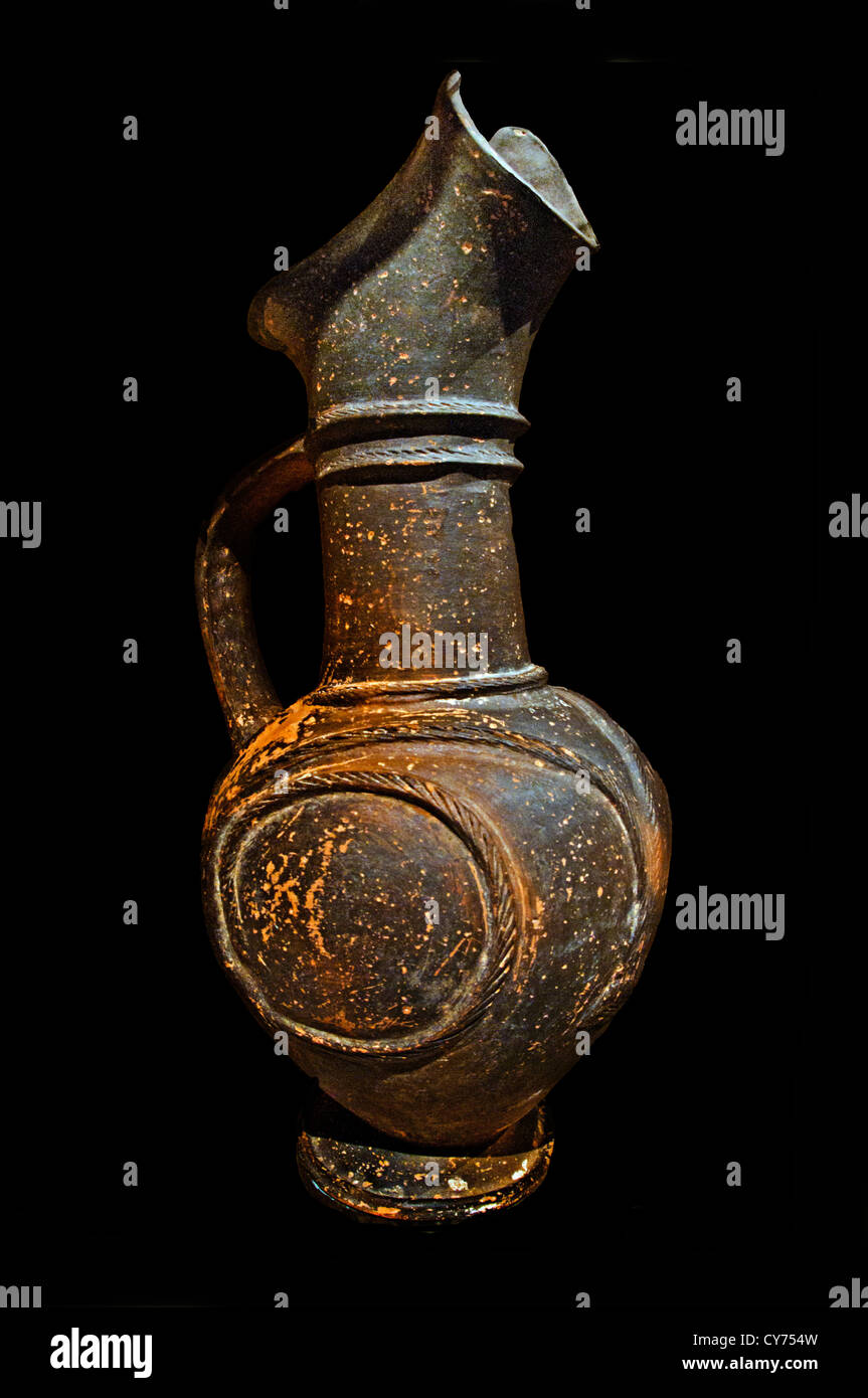 Basis-Ring Ware Gefäßwände sind dünn und hart Terracotta Krug spät zyprischen ich 1600 – 1450 v. Chr. Vase Zypern Griechisch Griechenland 43cm Stockfoto