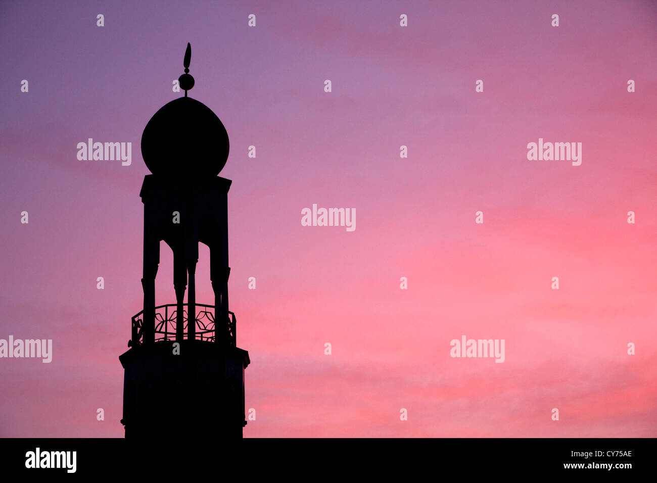 Minarett bei Birmingham Moschee Silhouette bei Sonnenuntergang Stockfoto