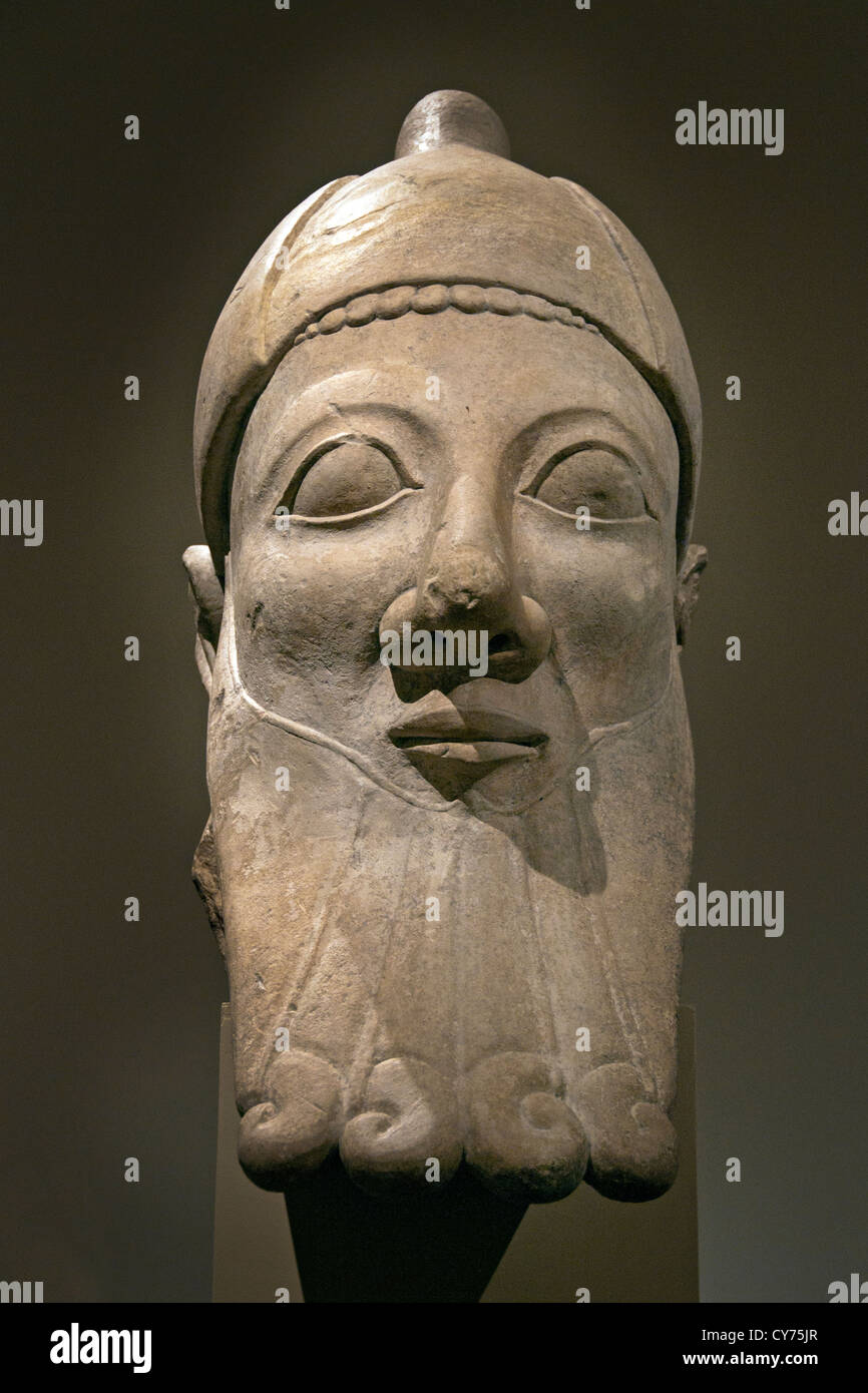 Kalkstein-Kopf eines bärtigen Mannes archaischen frühen 6. Jahrhundert v. Chr. zyprischen 89 cm Zypern Griechisch Griechenland Stockfoto