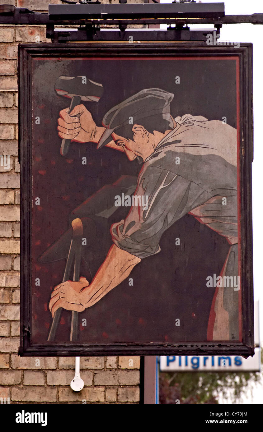 Das Highwayman Pub Zeichen von Hammer und Amboss Stockfoto