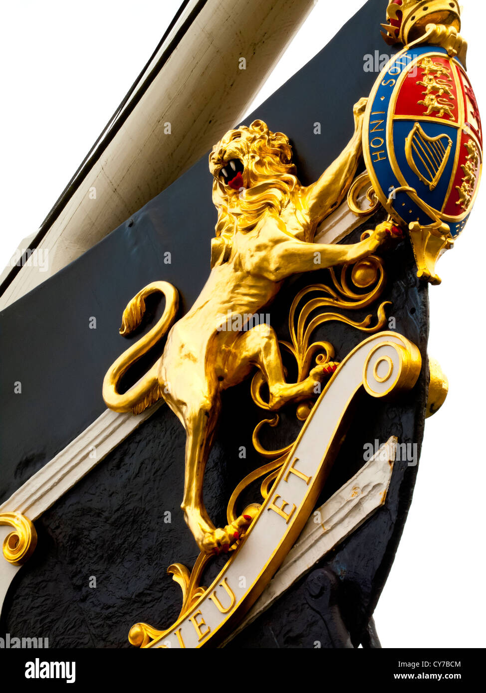 Das britische Wappen mit goldenen Löwen auf dem Bug des Rumpfes der SS Great Britain Dampfschiffe entworfen von Brunel Bristol UK Stockfoto